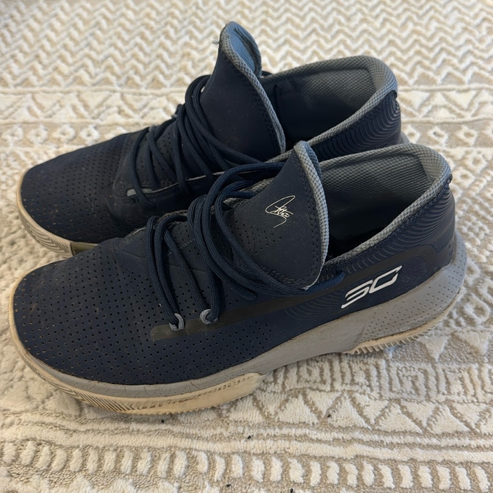 Under Armour Steph curry basketball sneakers size men’s 8 navy